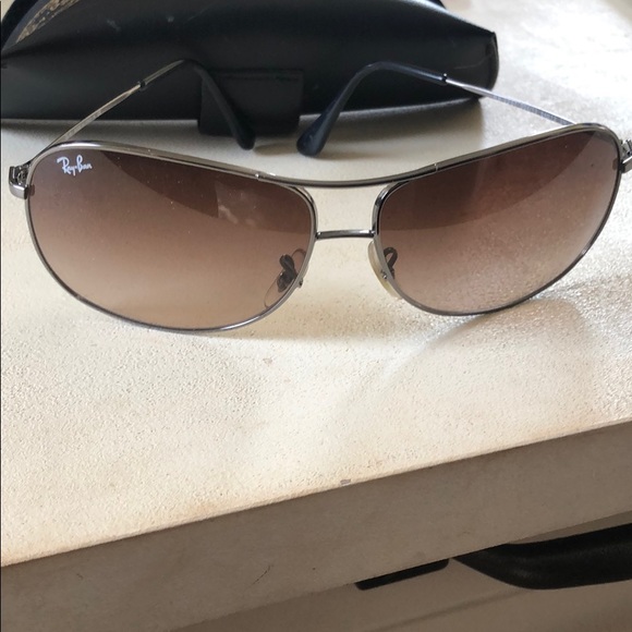 Ray Ban Aviator Sunglasses - Picture 2 of 3